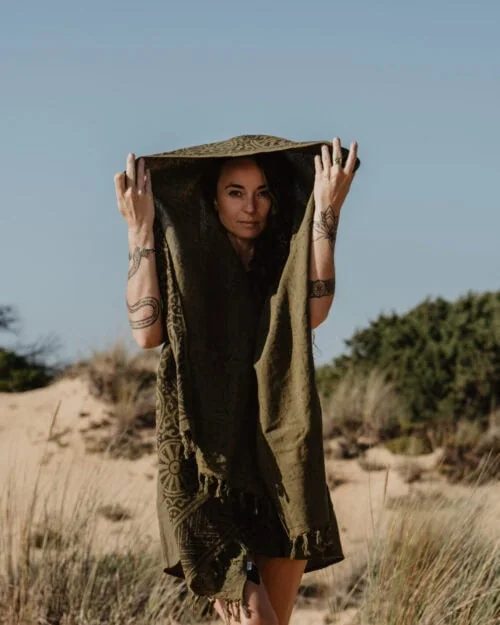 tribal-style-tuch-hippie-spiralenmuster-scaled