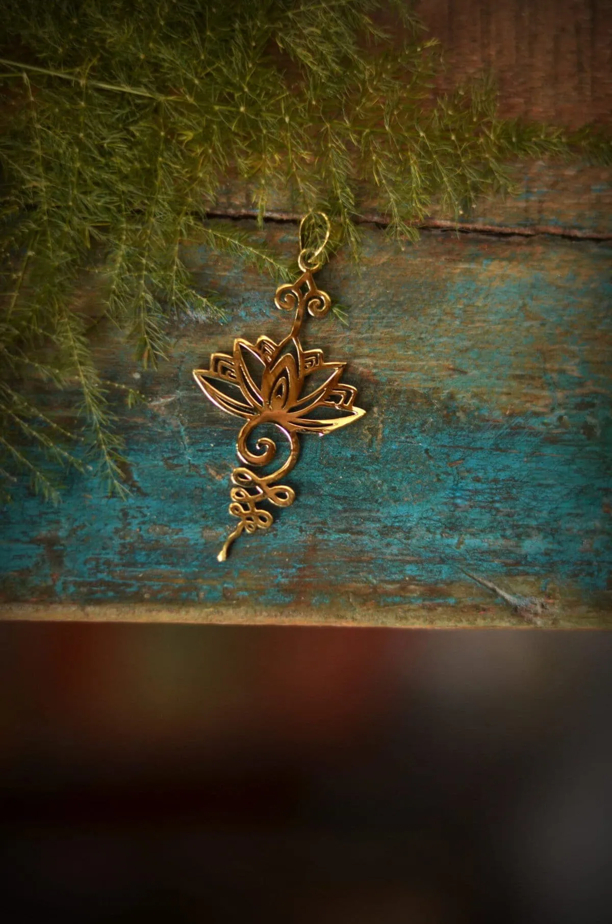 lotus-schmuck-anhänger-messing