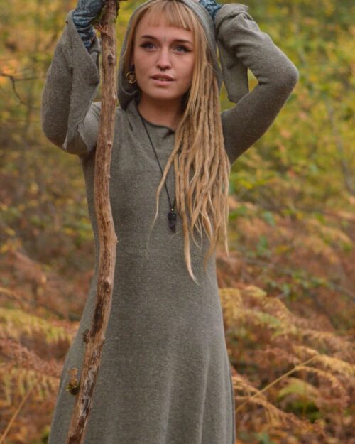 kleid-mit-kapuze-alternativ-hippie