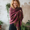 yak-schal-rosa-paisley-muster-poncho